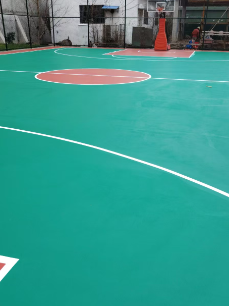 点军 球场长期使用易出现地面开裂